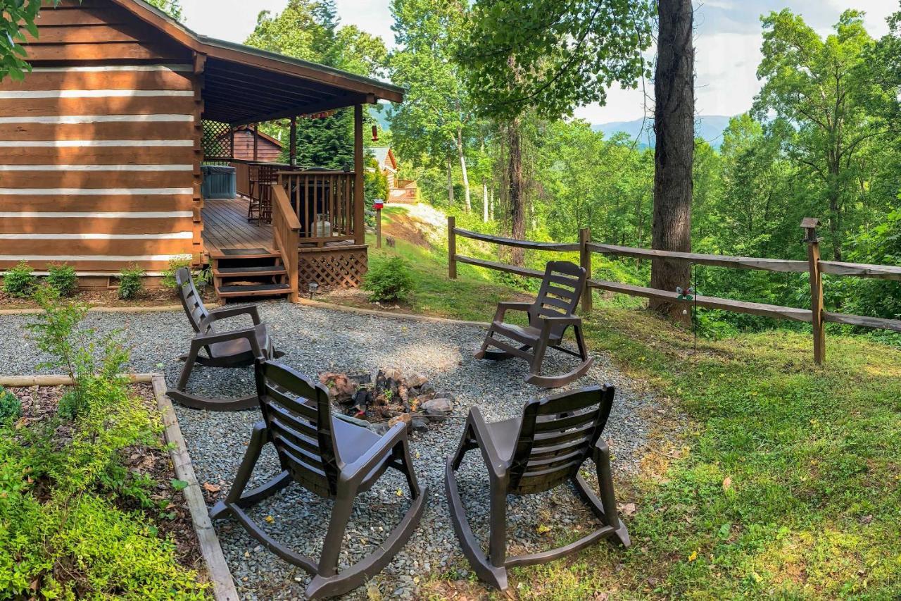 ブライソン・シティ Cozy Cabin With Hot Tub And Smoky Mountain Views!ヴィラ エクステリア 写真